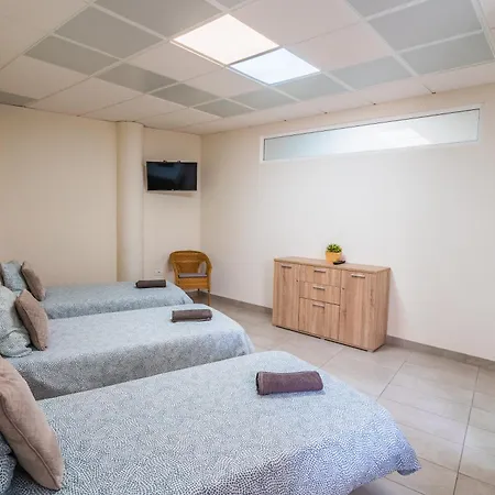El Puente -airport Apartmán *